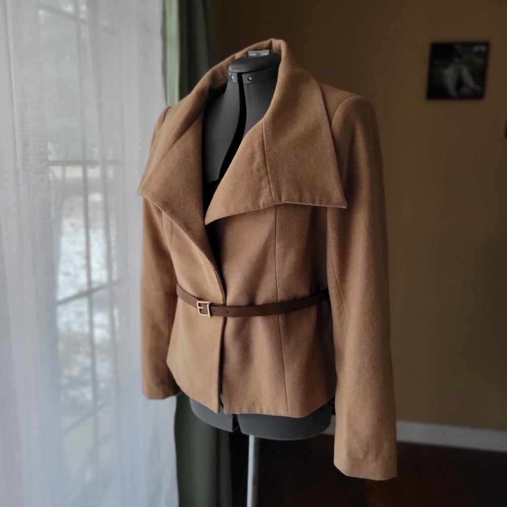 LTD Chic Tan Women's‎ Wool Short Jacket with Button Closure and Belt Size Large
